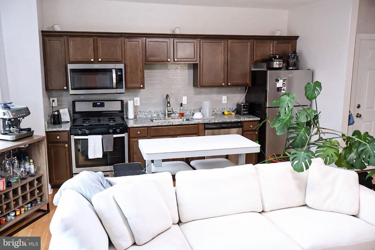 1734 Bolton St Apt 3r - Photo 3 of 38