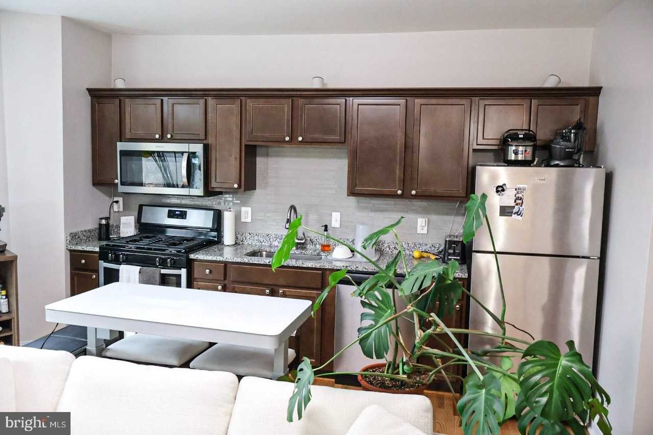 1734 Bolton St Apt 3r - Photo 4 of 38