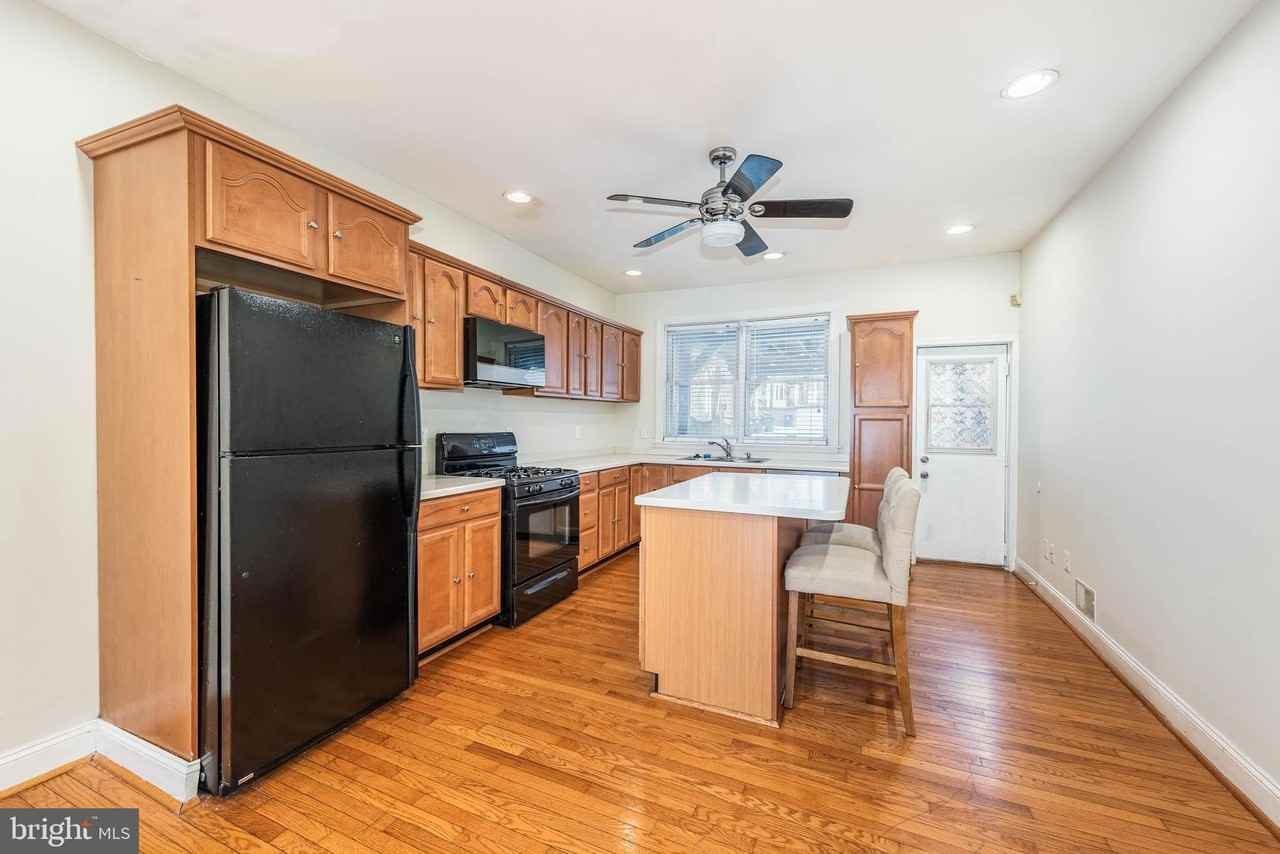 2809 Eastern Ave - Photo 7 of 30