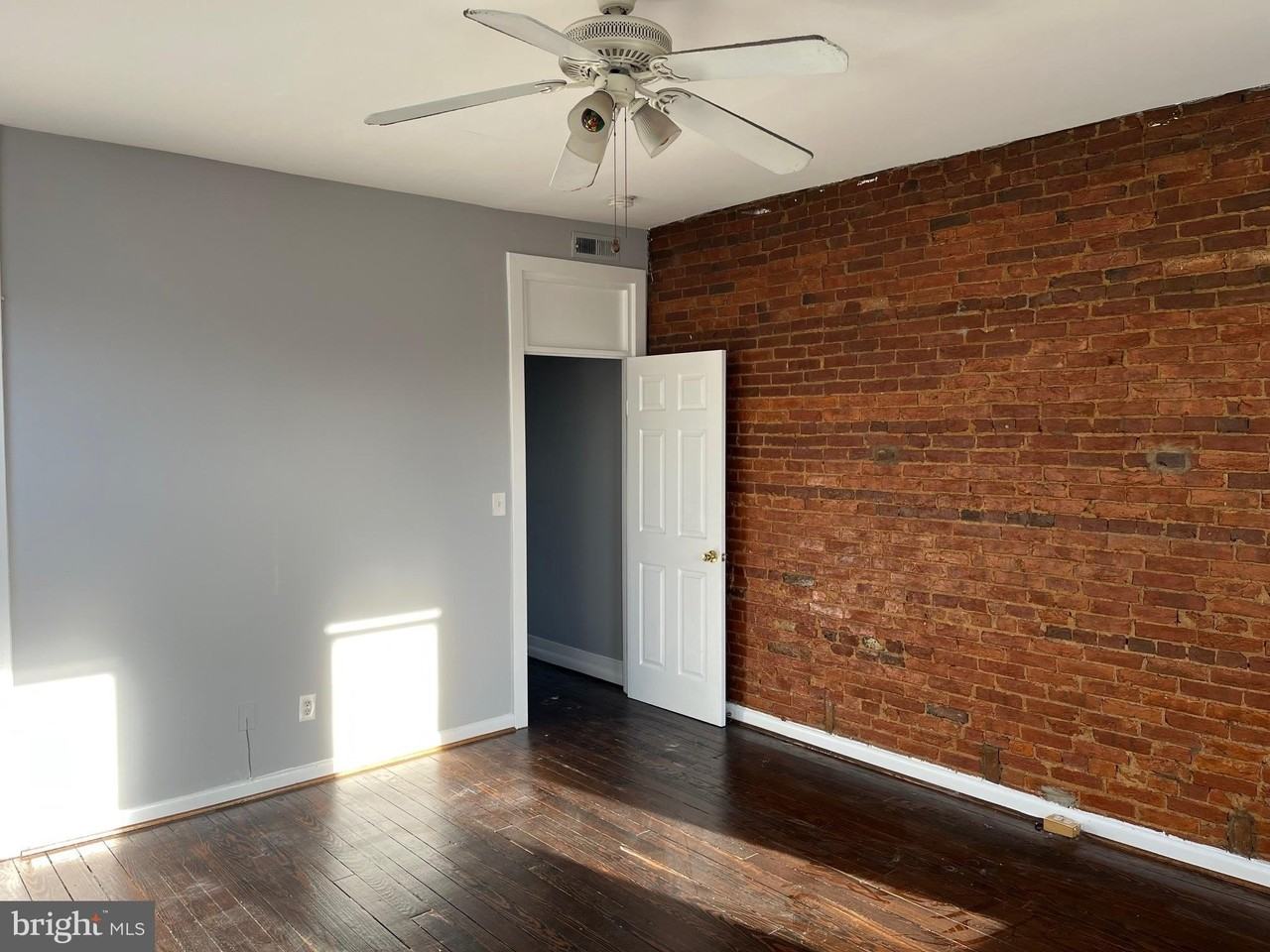 1001 Light St Unit Floor-3 - Photo 5 of 9