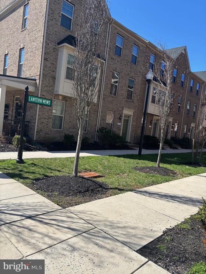 1728 Lantern Mews - Photo 2 of 13