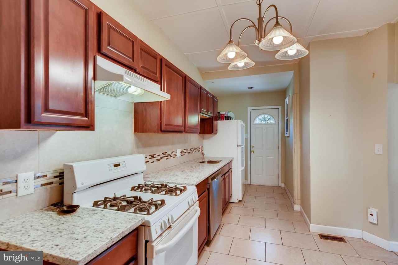 3610 Greenmount Ave - Photo 7 of 24