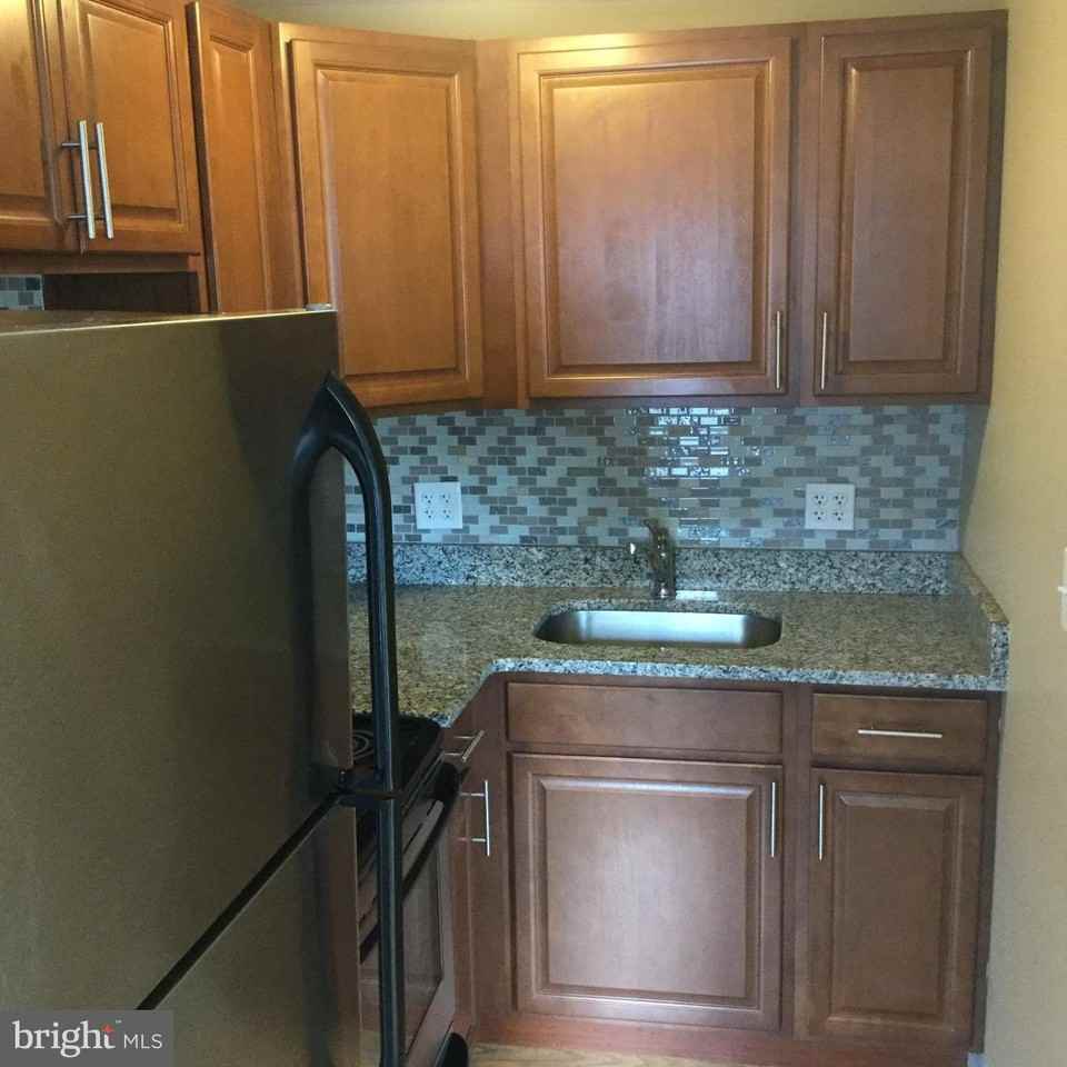 1725 Light St 2nd Fl - Photo 2 of 10