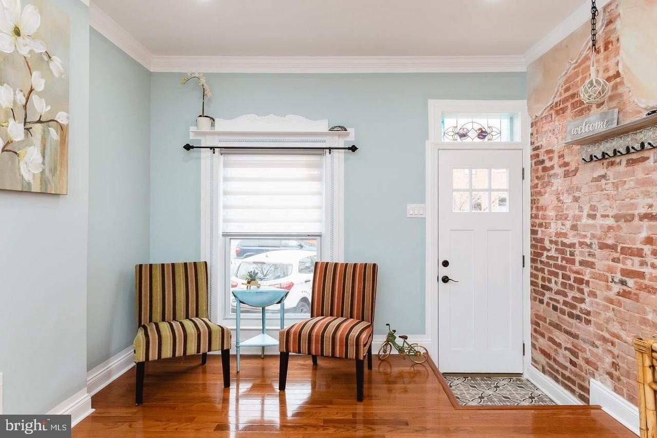 121 N Potomac St - Photo 4 of 42