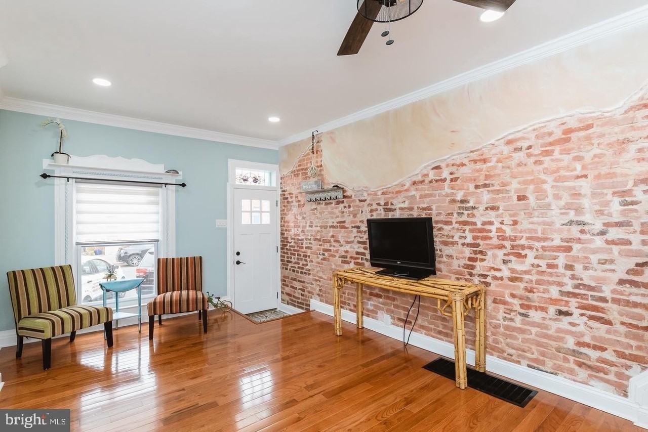 121 N Potomac St - Photo 5 of 42