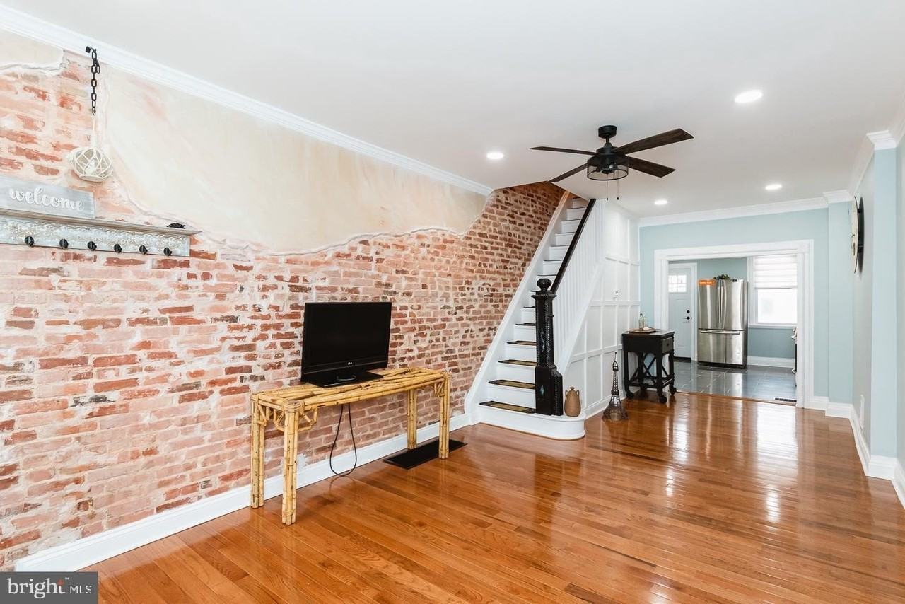 121 N Potomac St - Photo 6 of 42