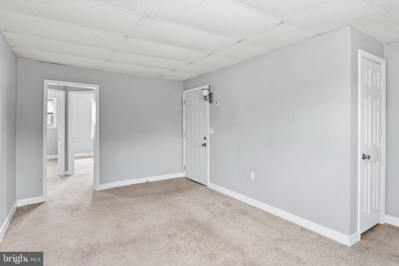 1411 Filbert St #2 - Photo 3 of 13