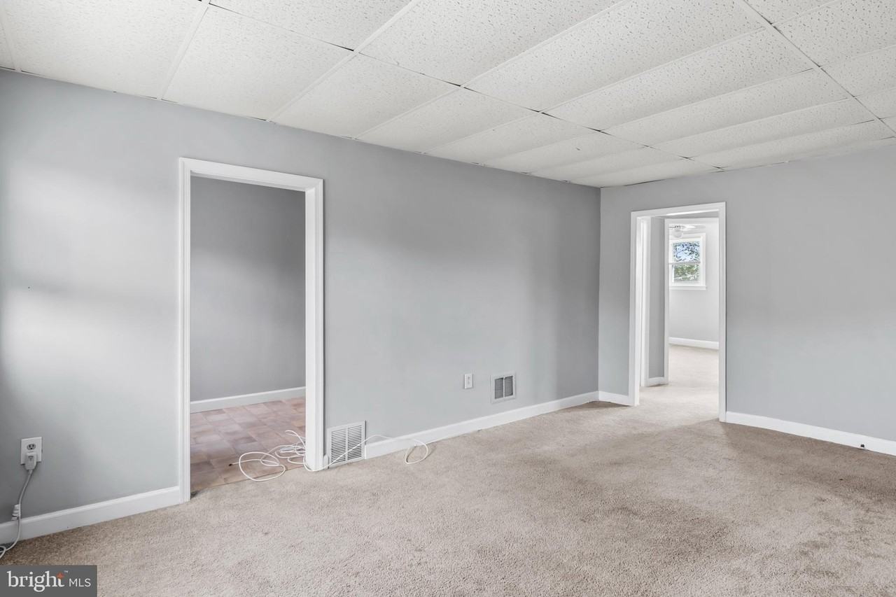 1411 Filbert St #2 - Photo 4 of 13