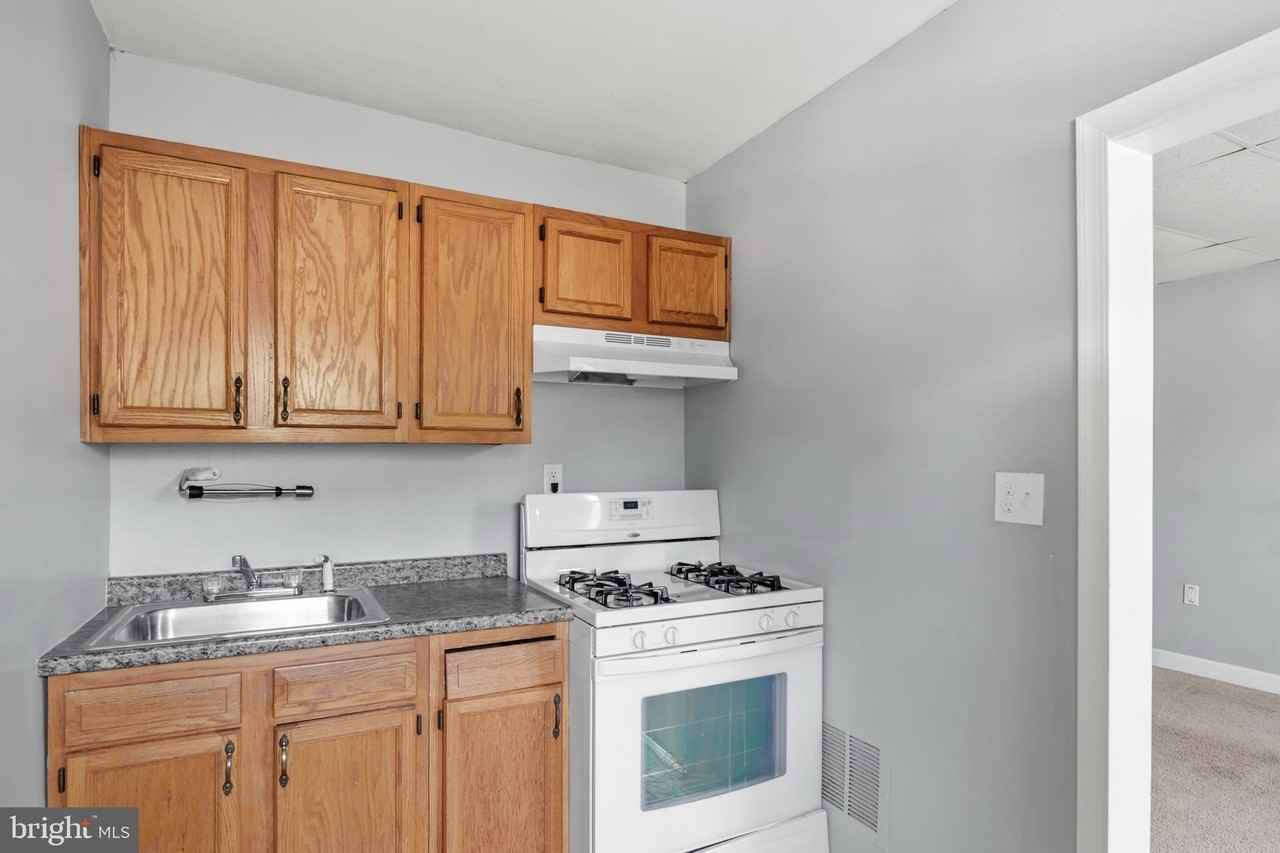 1411 Filbert St #2 - Photo 5 of 13