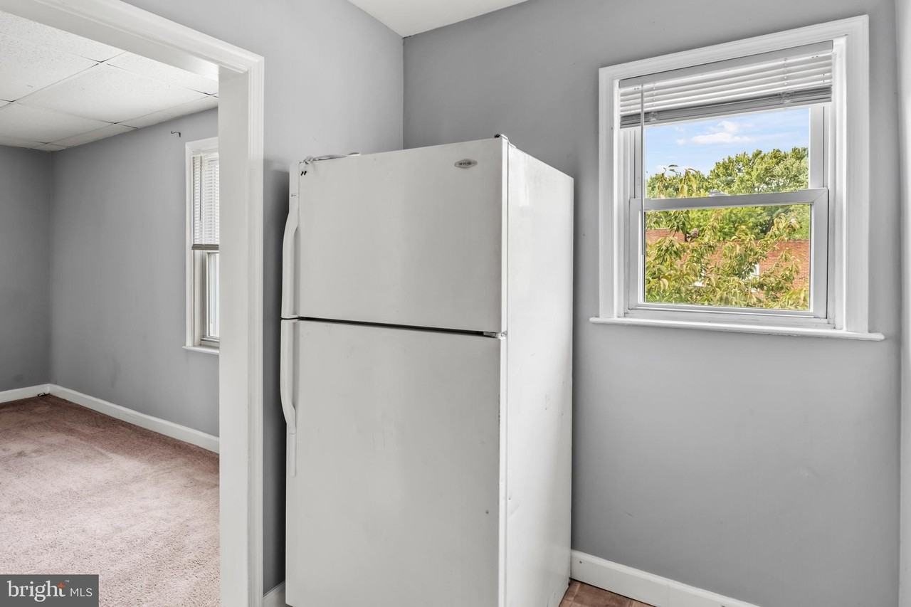 1411 Filbert St #2 - Photo 7 of 13