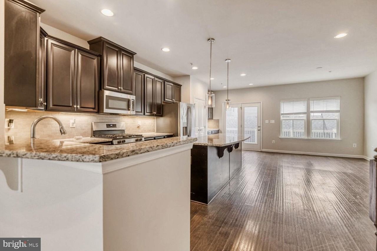 410 Redbridge St - Photo 3 of 25