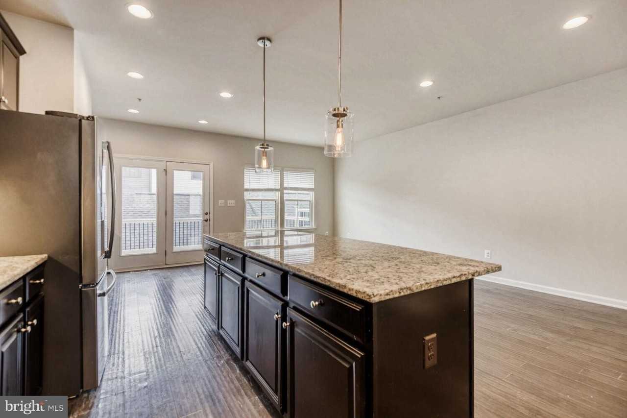 410 Redbridge St - Photo 4 of 25