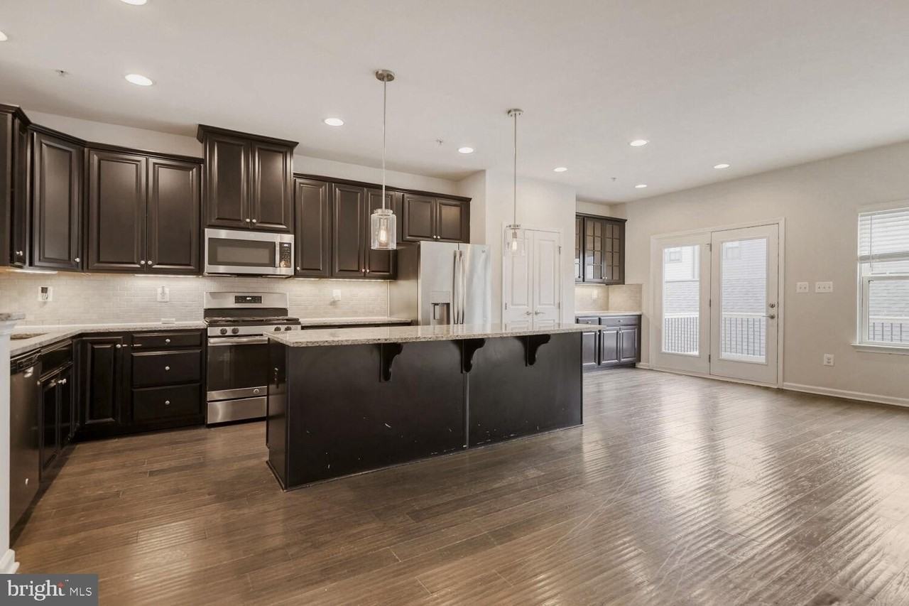 410 Redbridge St - Photo 5 of 25