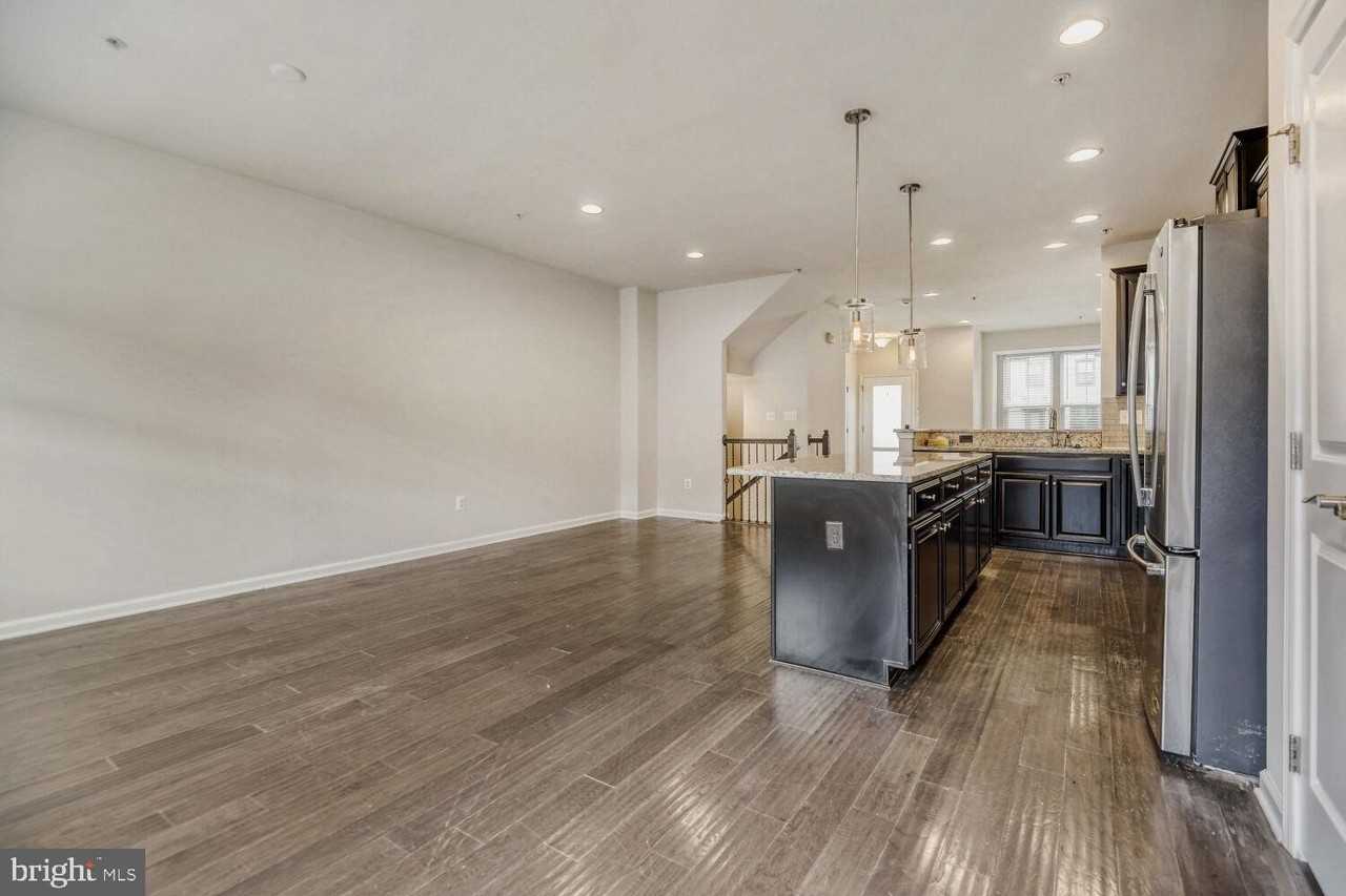 410 Redbridge St - Photo 7 of 25