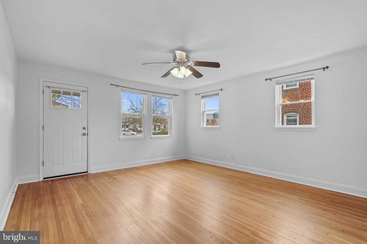 227 Willow Ave - Photo 4 of 32