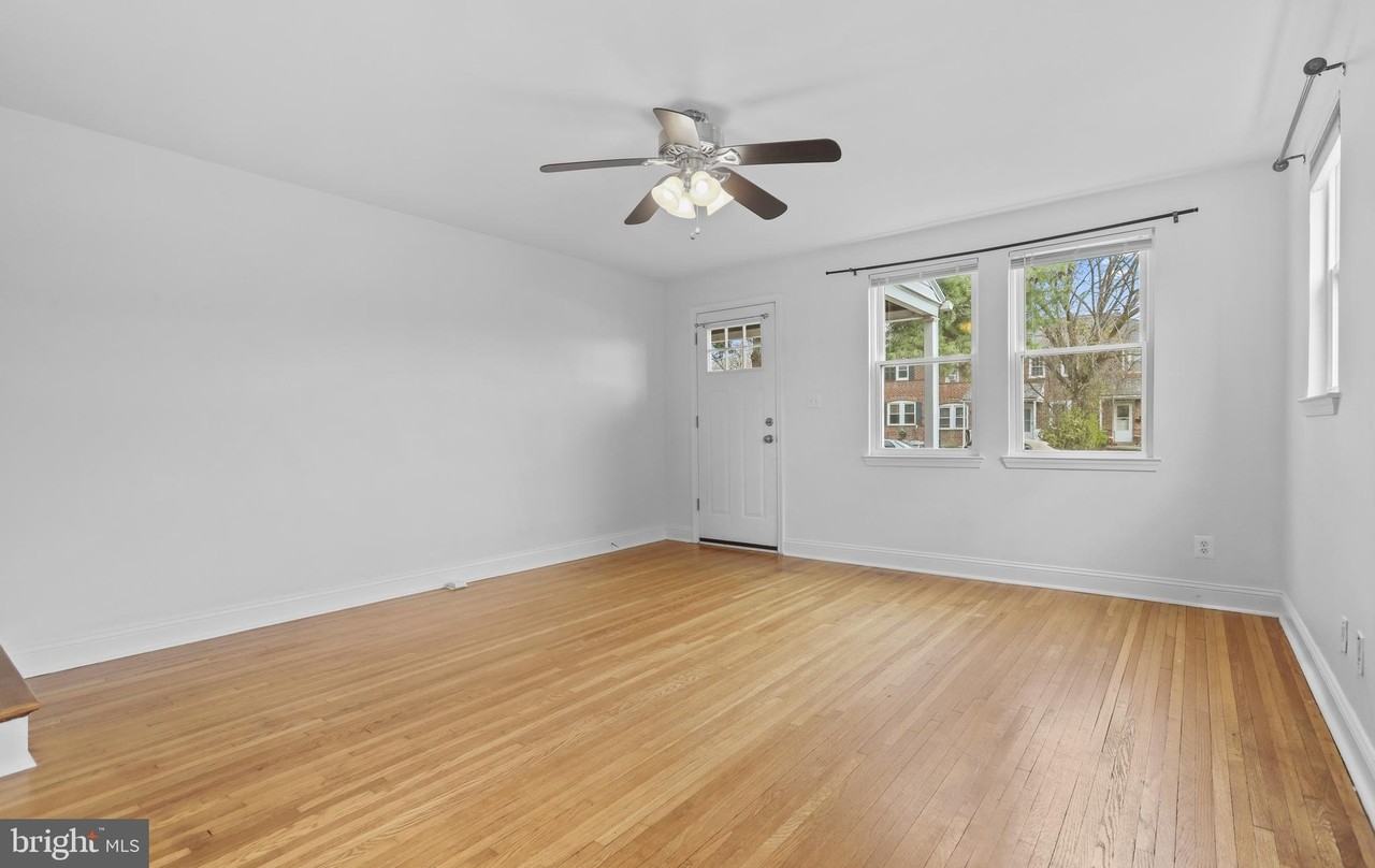 227 Willow Ave - Photo 6 of 32