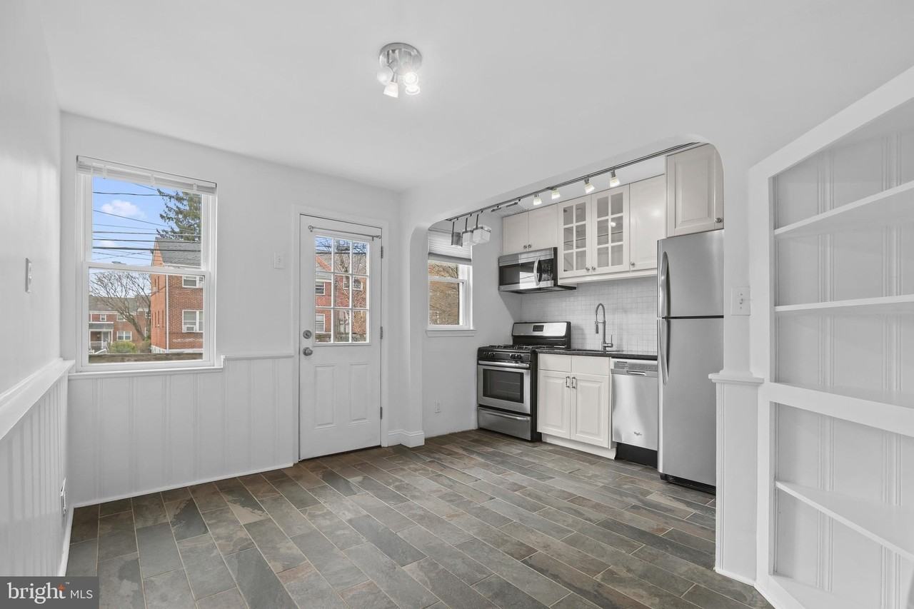 227 Willow Ave - Photo 7 of 32