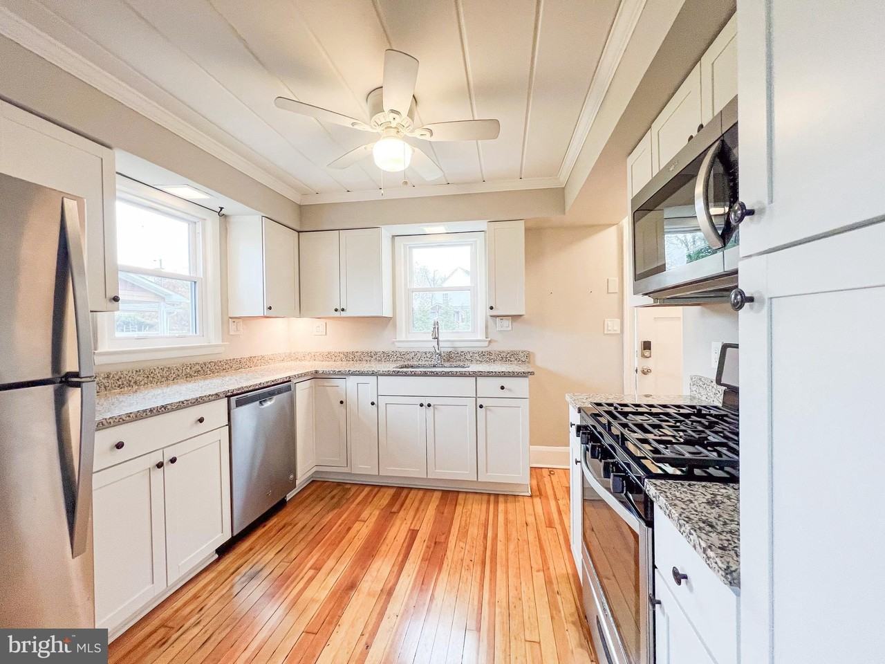 213 E Chatsworth Ave - Photo 4 of 23