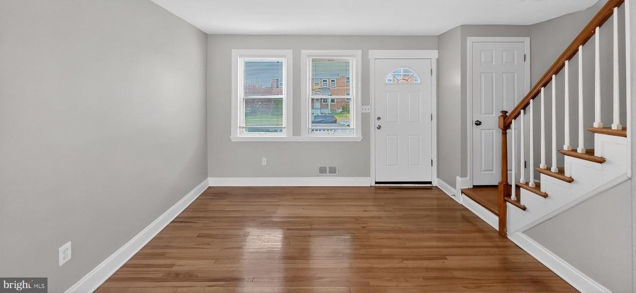 8303 Ridgely Oak Rd - Photo 5 of 32