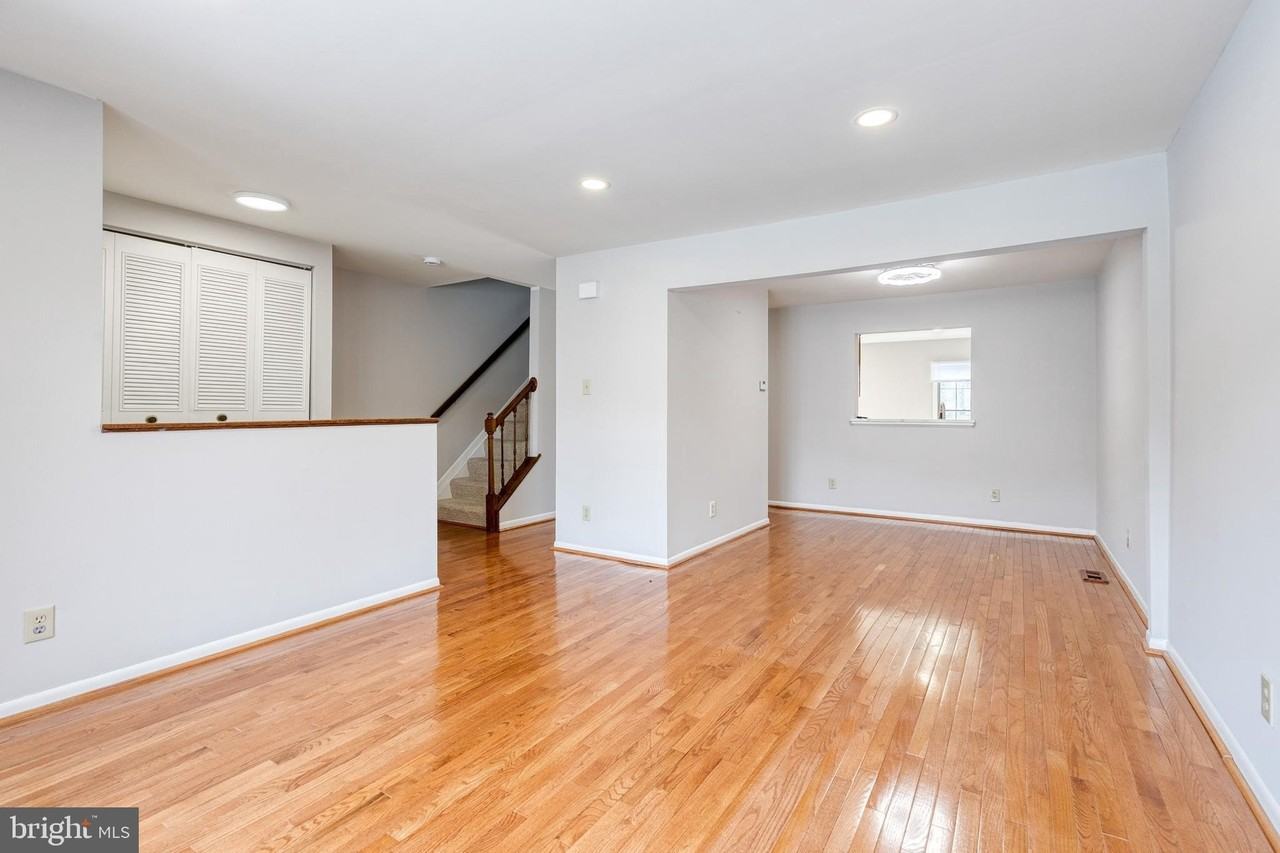 38 Tudor Ct - Photo 2 of 18