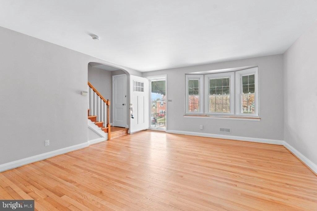 131 Stanmore Rd - Photo 3 of 19