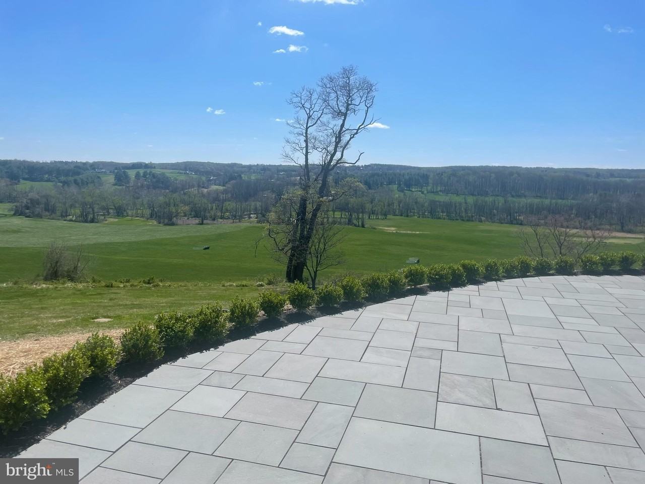 2601 Butler Rd - Photo 4 of 50