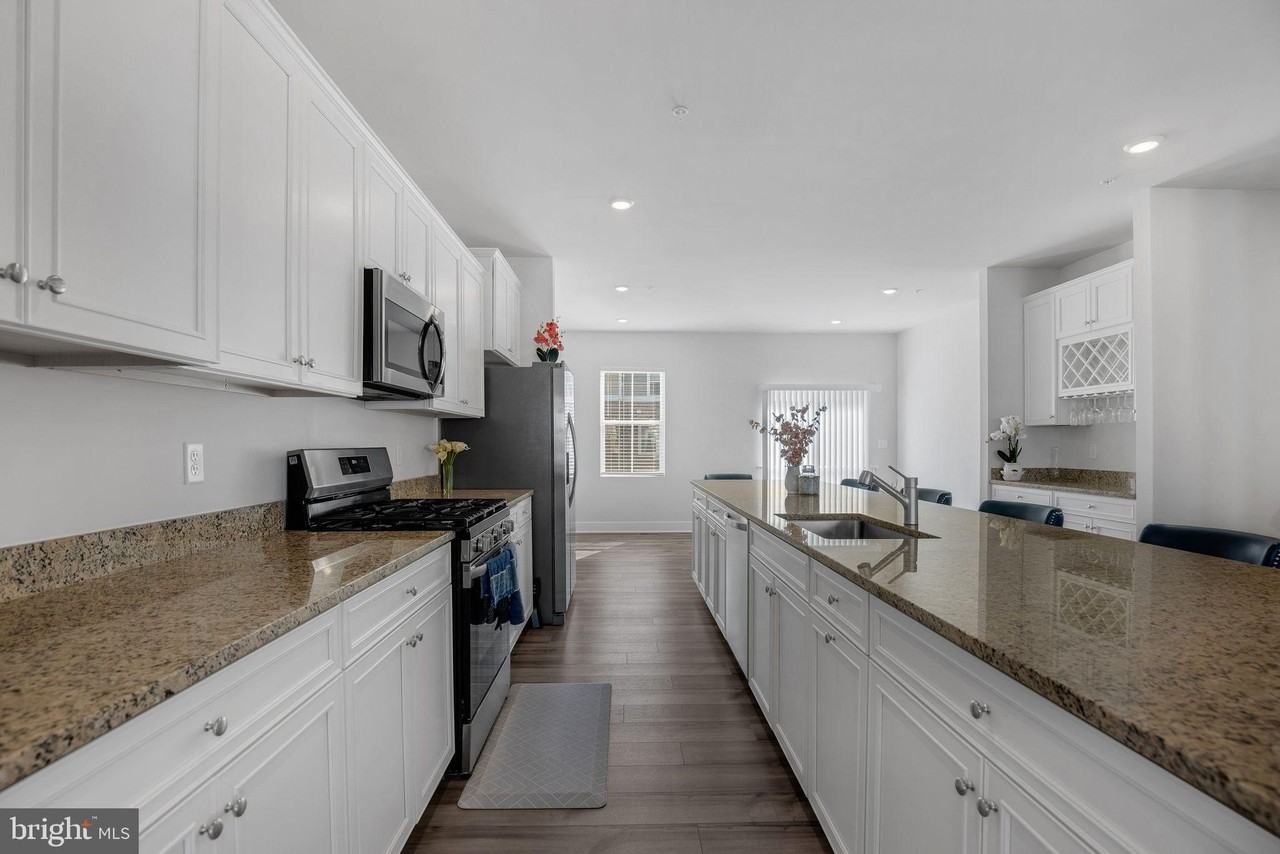 4165 Brodie Pl - Photo 3 of 28