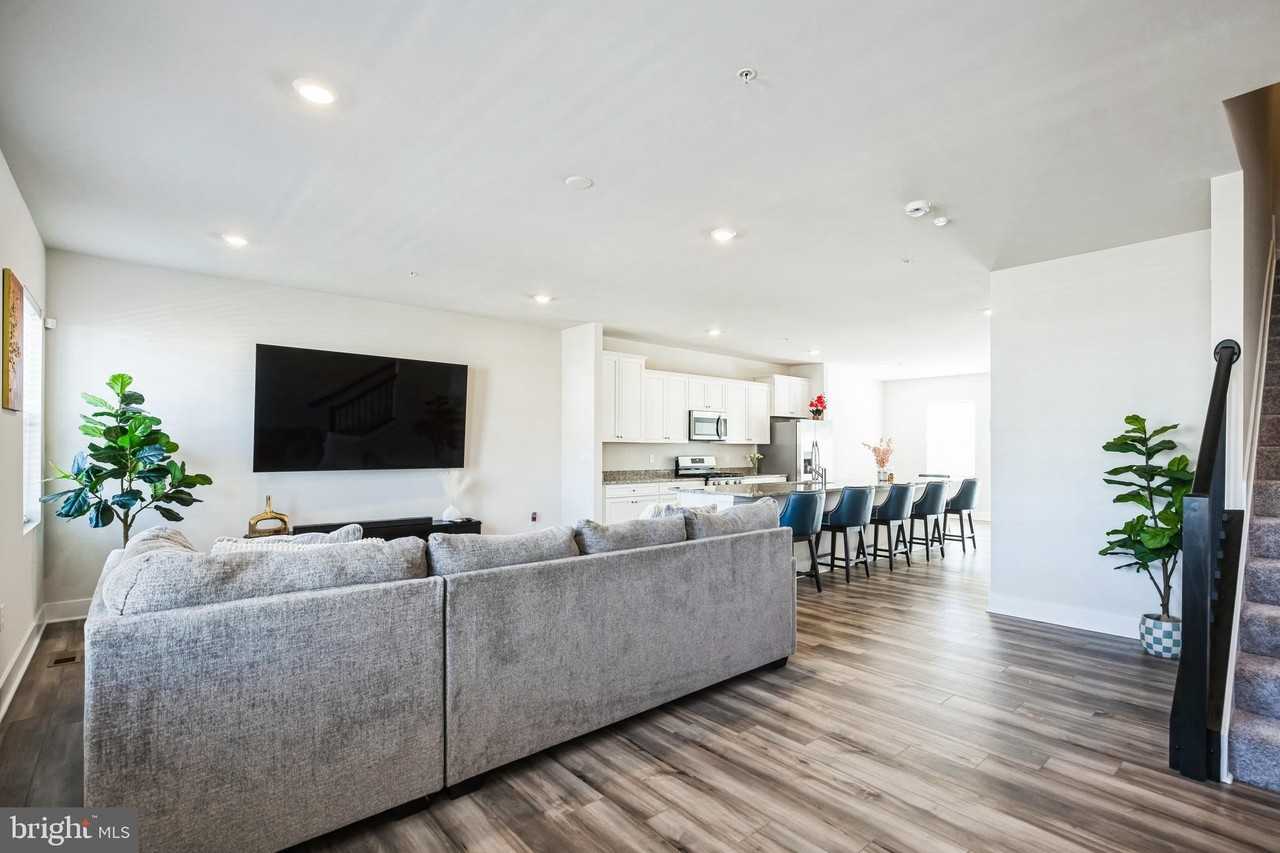 4165 Brodie Pl - Photo 5 of 28