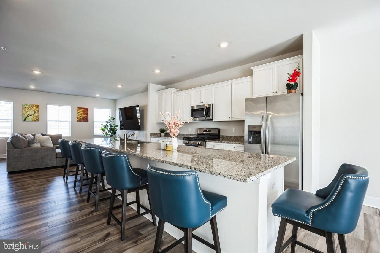 4165 Brodie Pl - Photo 6 of 28