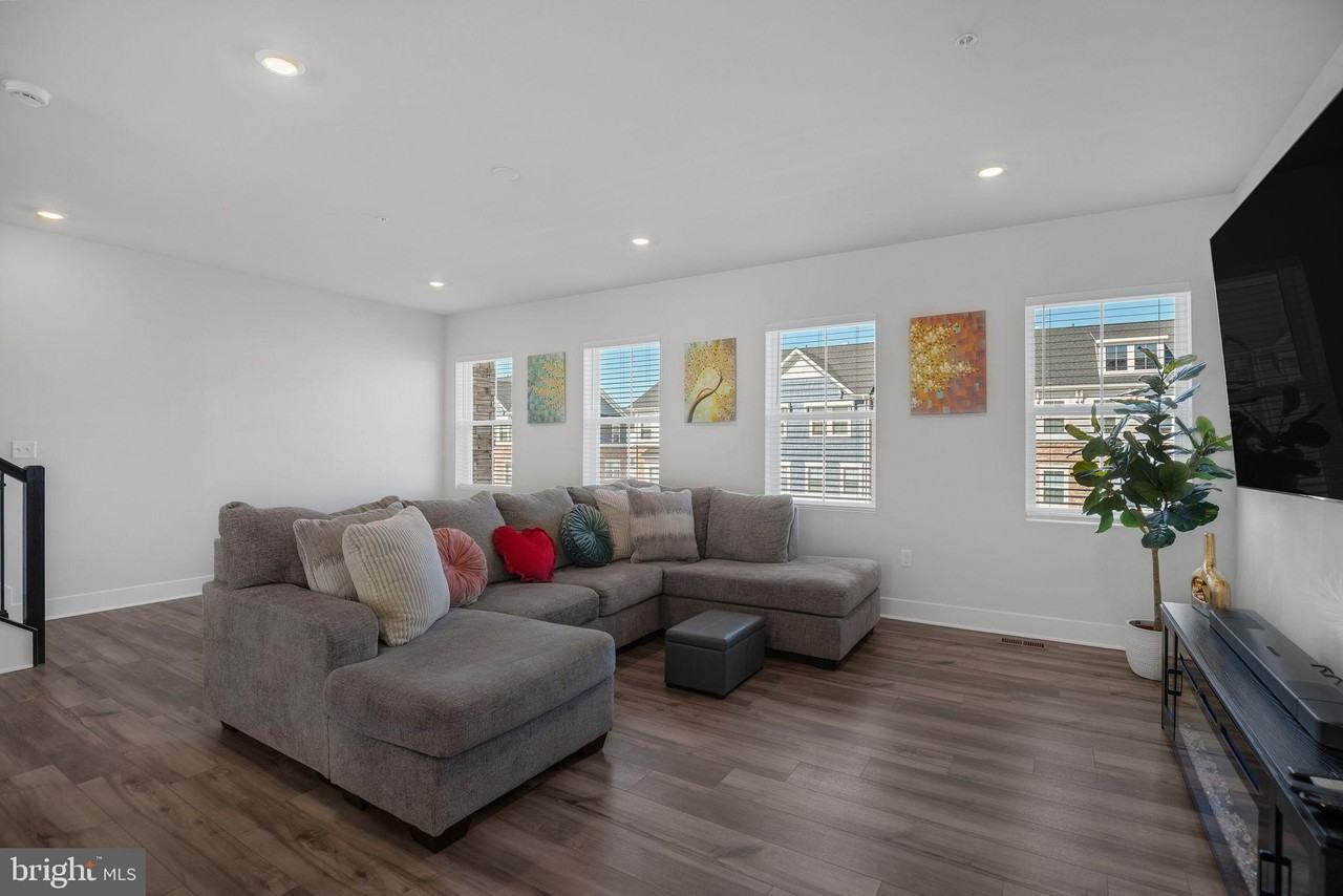 4165 Brodie Pl - Photo 7 of 28