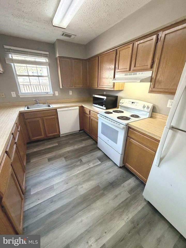 6133 Sea Lion Pl - Photo 5 of 17