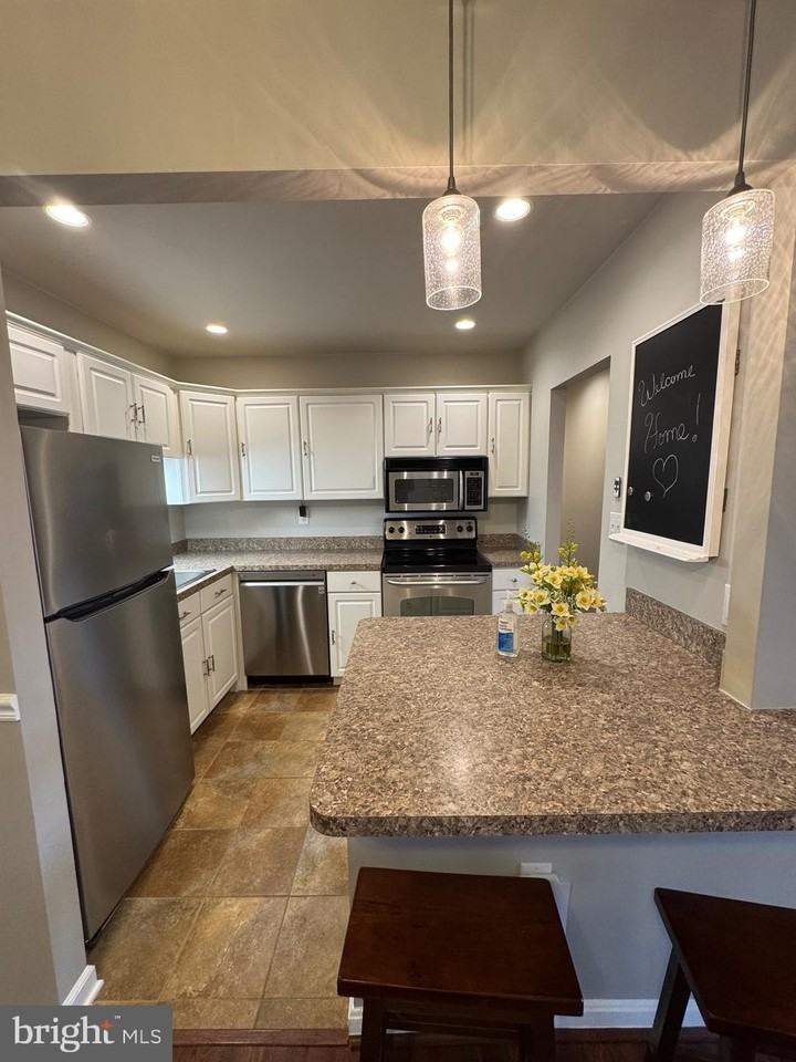 327 Saint Marys Ave Unit 7k - Photo 4 of 16