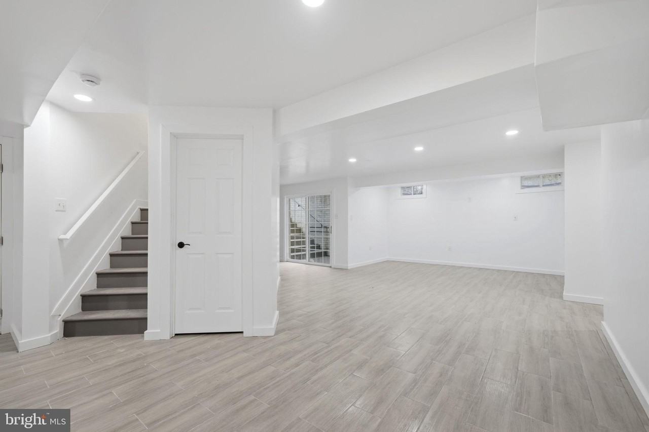 9485 Vess Ct - Photo 4 of 44