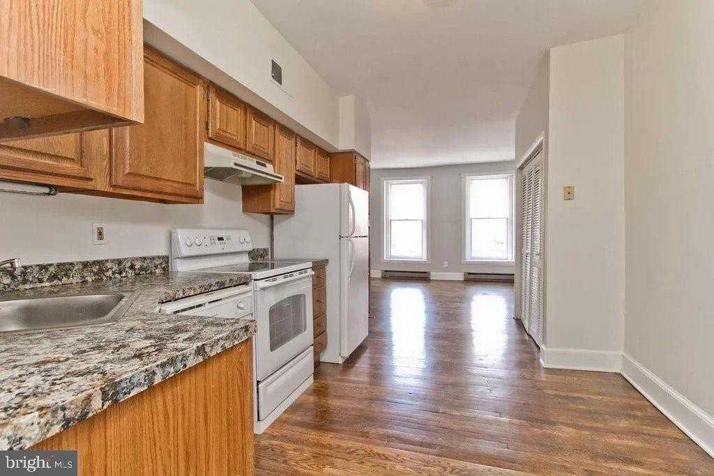 308 N Market St - Photo 2 of 8