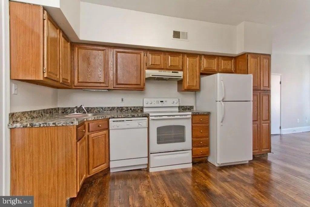 308 N Market St - Photo 3 of 8