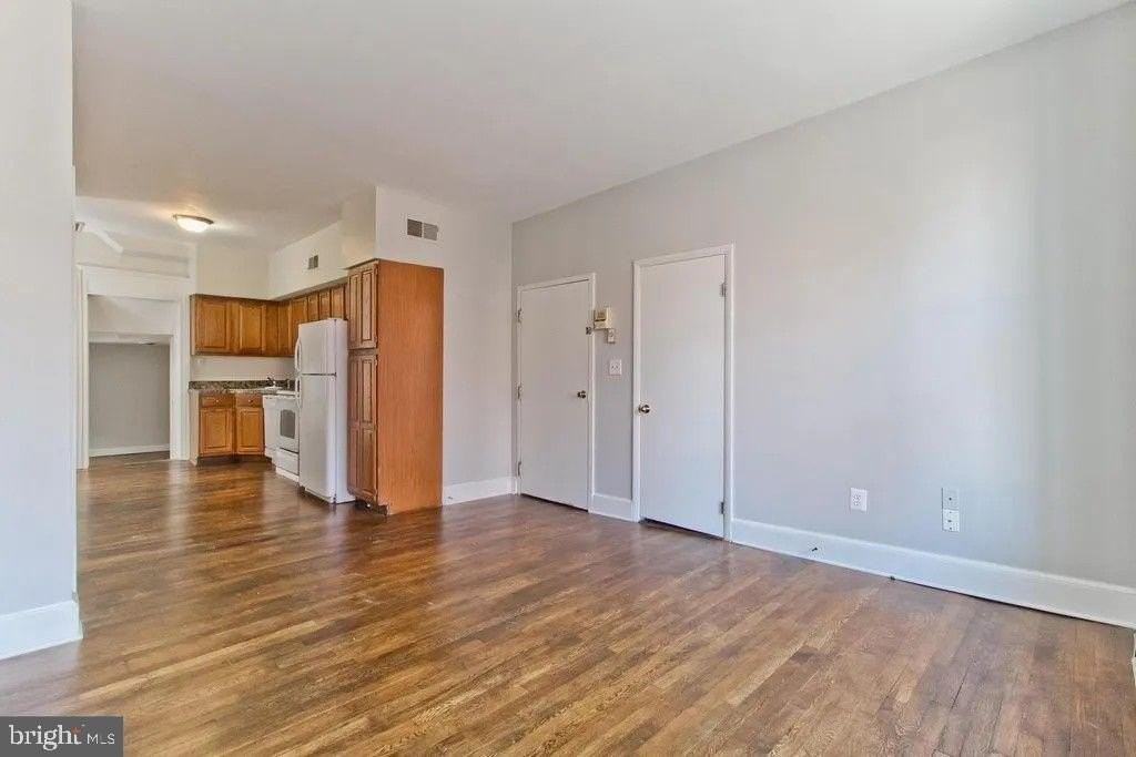 308 N Market St - Photo 4 of 8