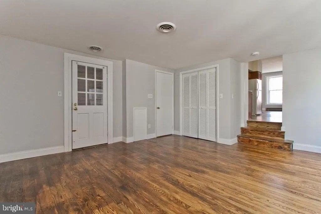 308 N Market St - Photo 7 of 8