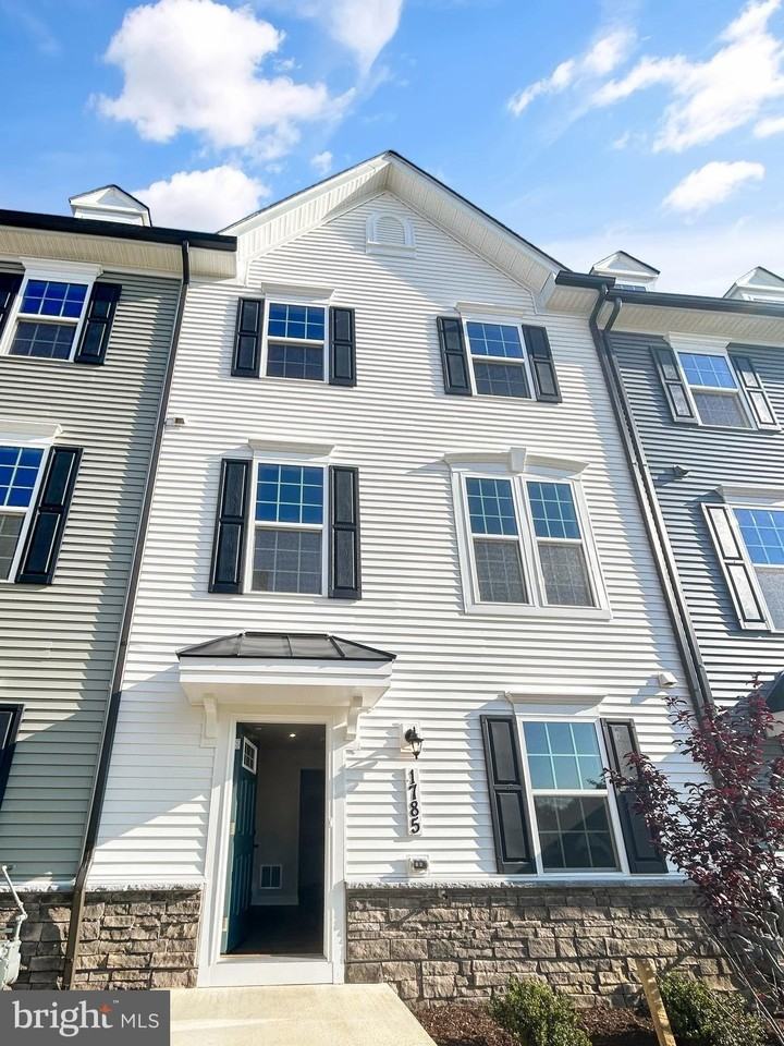 1785 Atlas Dr - Photo 2 of 19