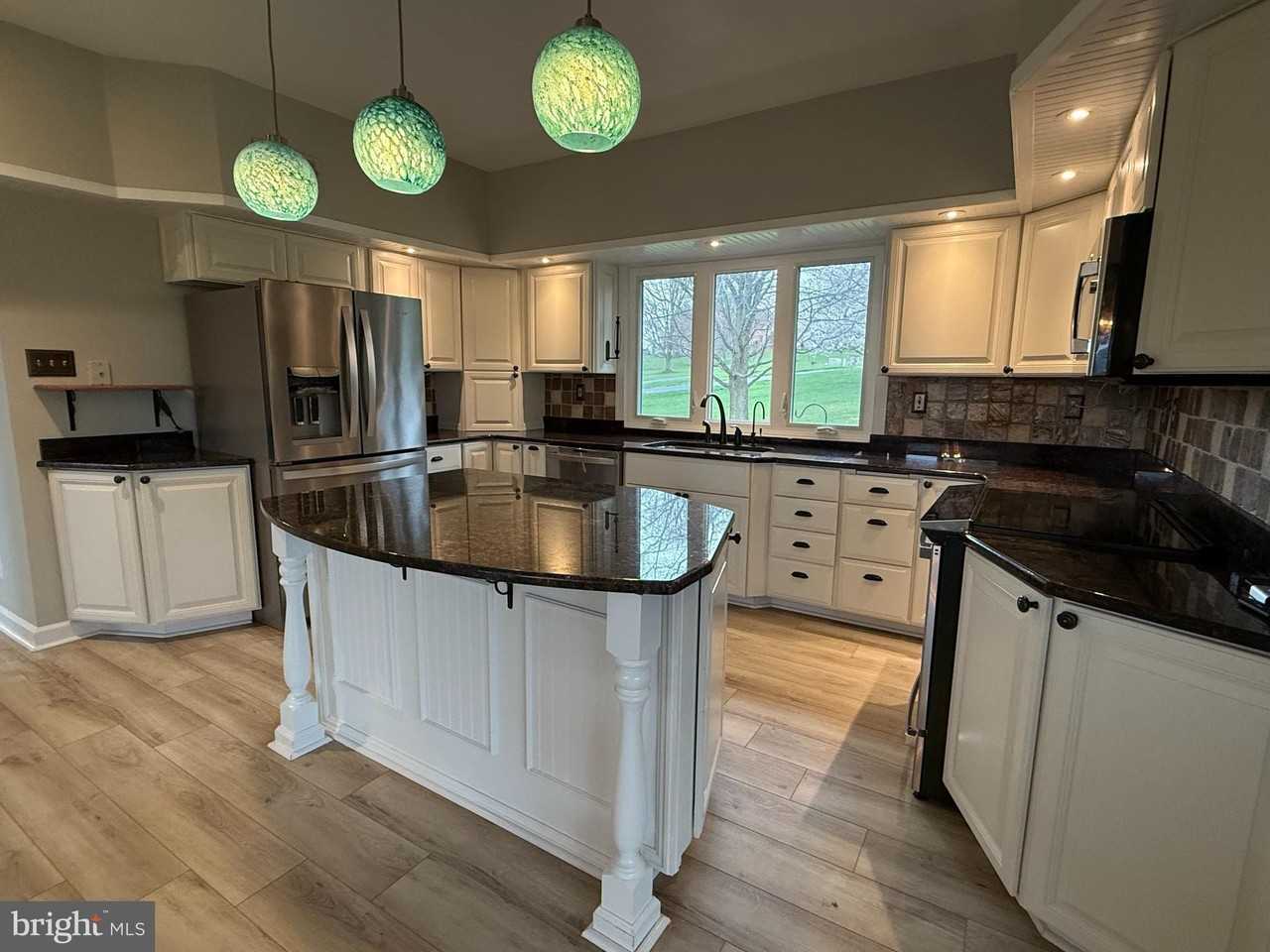 3293 N Hill Ct - Photo 3 of 30