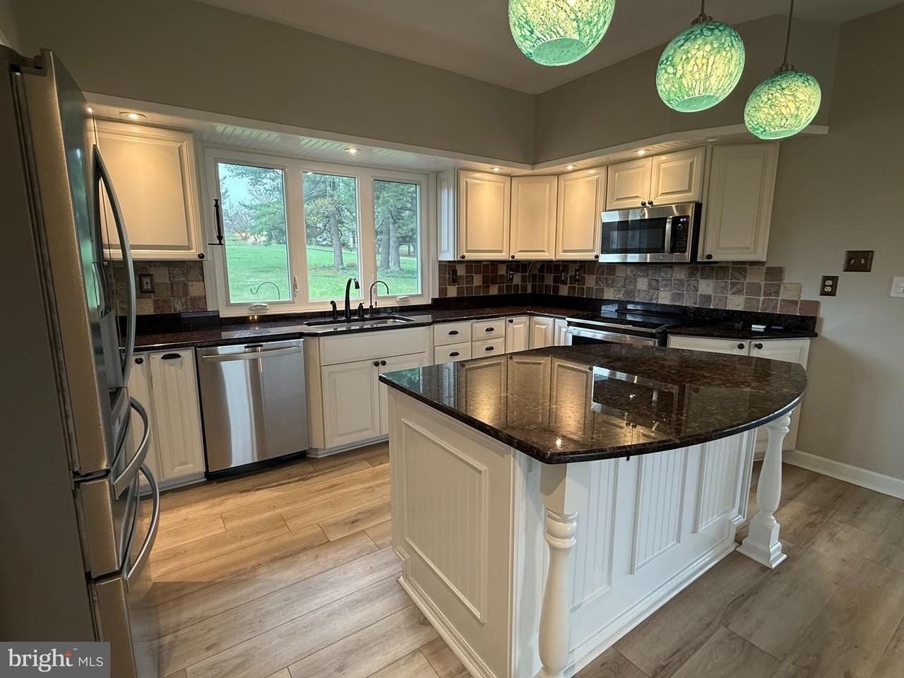 3293 N Hill Ct - Photo 4 of 30