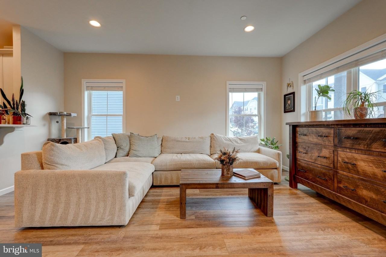 1309 Pedigree St - Photo 3 of 41