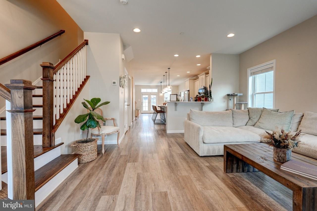 1309 Pedigree St - Photo 4 of 41