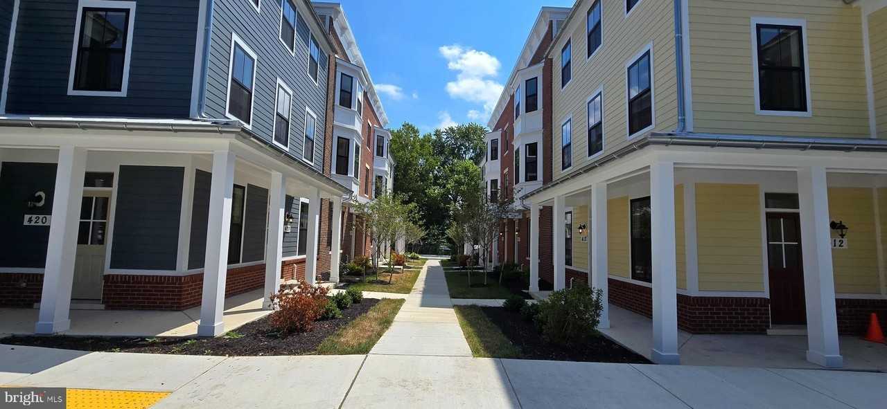 426 Chapel Aly #8 - Photo 3 of 41