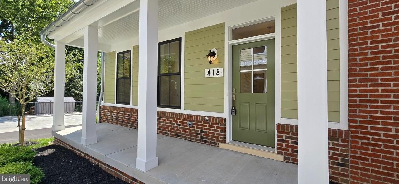 426 Chapel Aly #8 - Photo 4 of 41