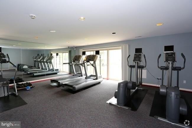 200 Idlewild Rd Apt 2d - Photo 6 of 14