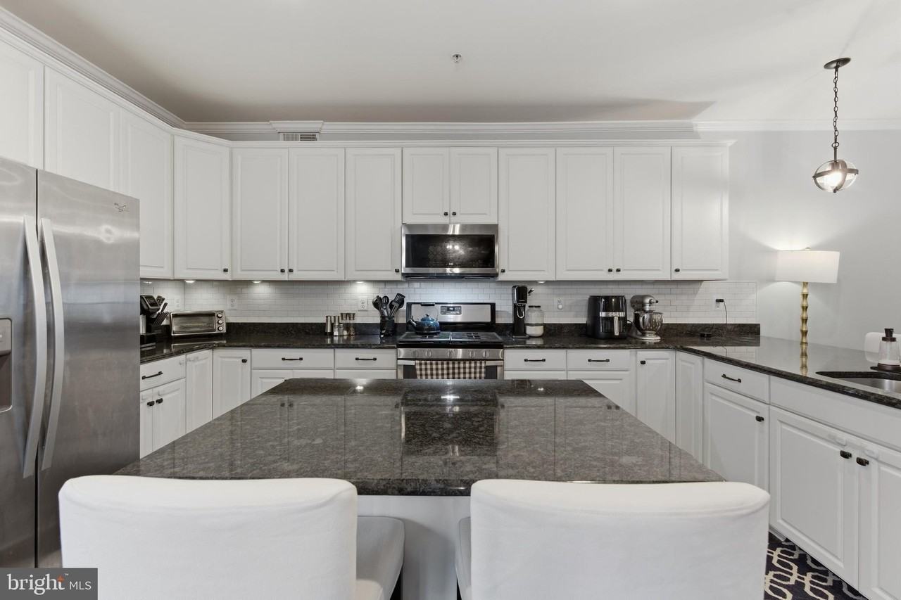 7722 Dagny Way - Photo 4 of 33