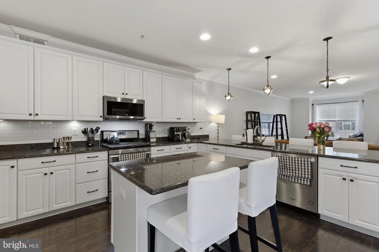 7722 Dagny Way - Photo 5 of 33