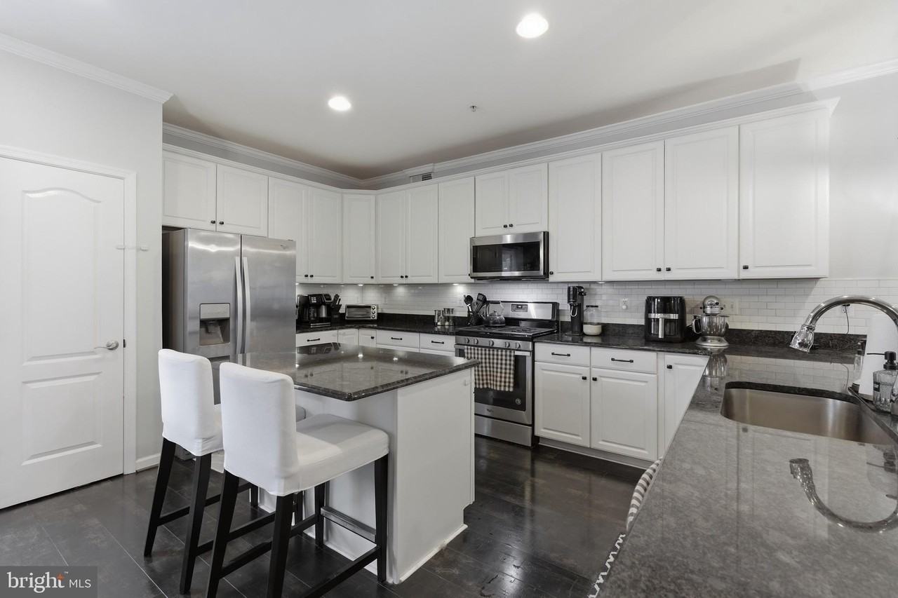 7722 Dagny Way - Photo 6 of 33