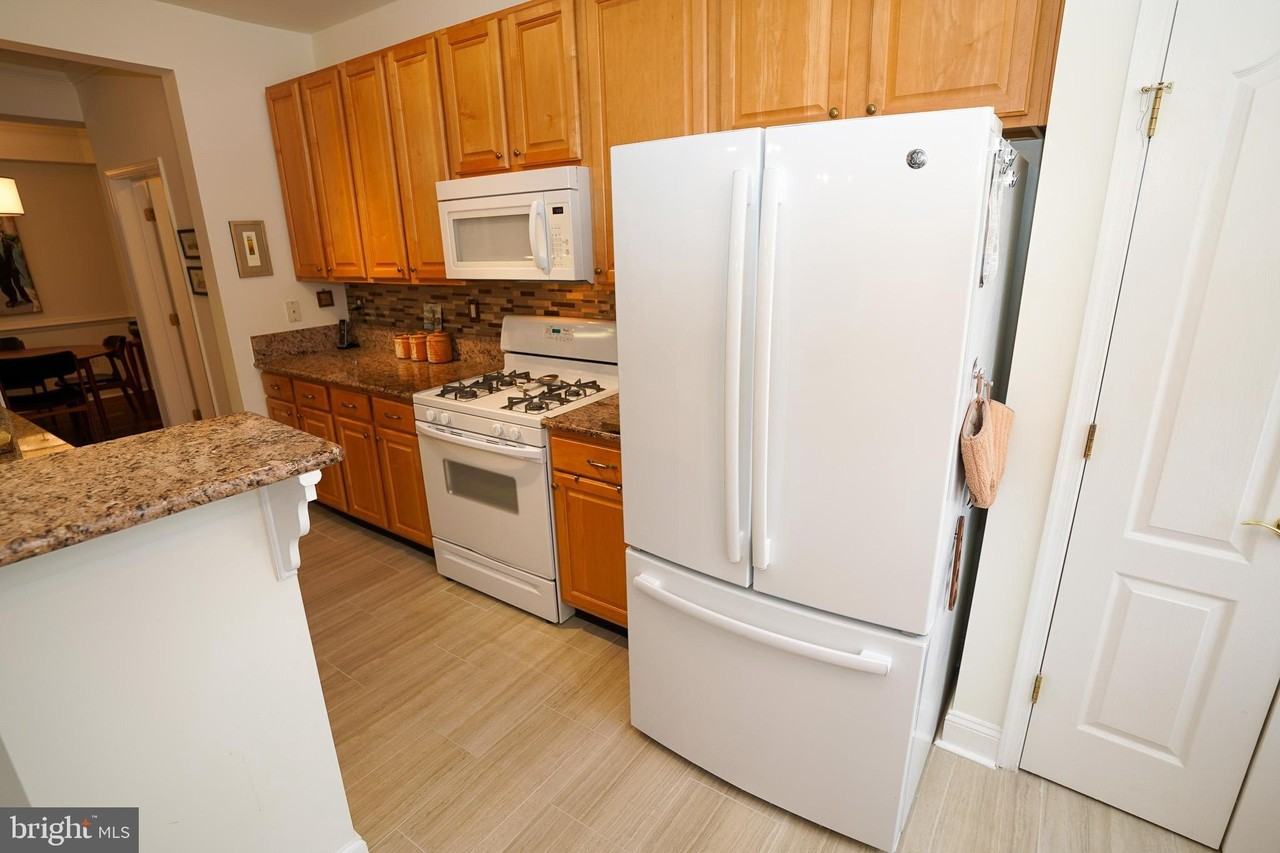 2111 Ganton Grn #E108 - Photo 7 of 44