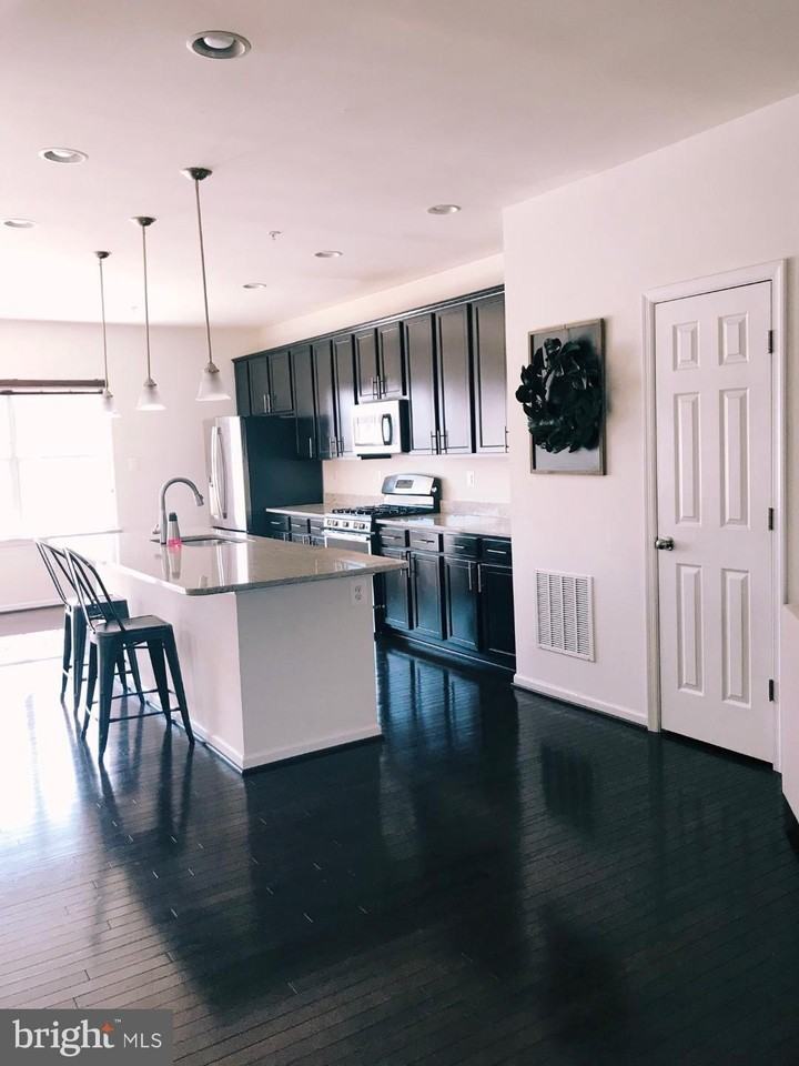 7806 River Rock Way - Photo 3 of 29